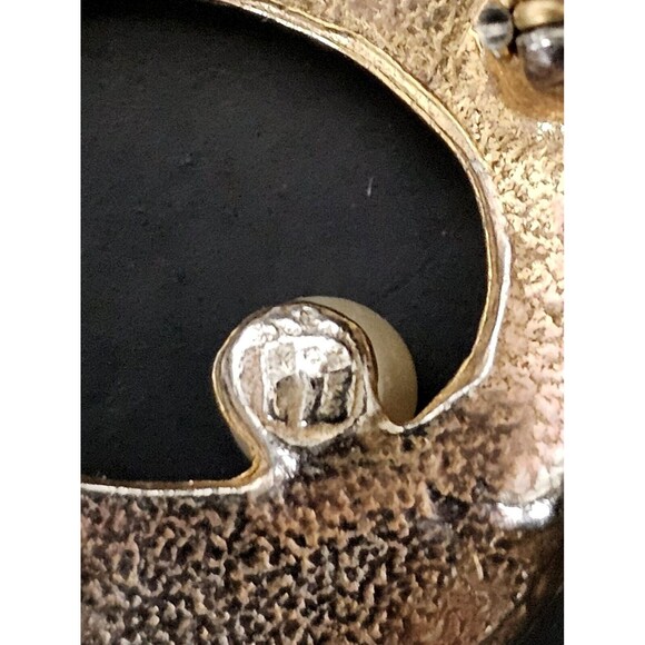 MCM Brooch Signed Capri Textured Gold Tone Assymetrical w Pearl 2.2" VTG VGC! - Picture 6 of 9